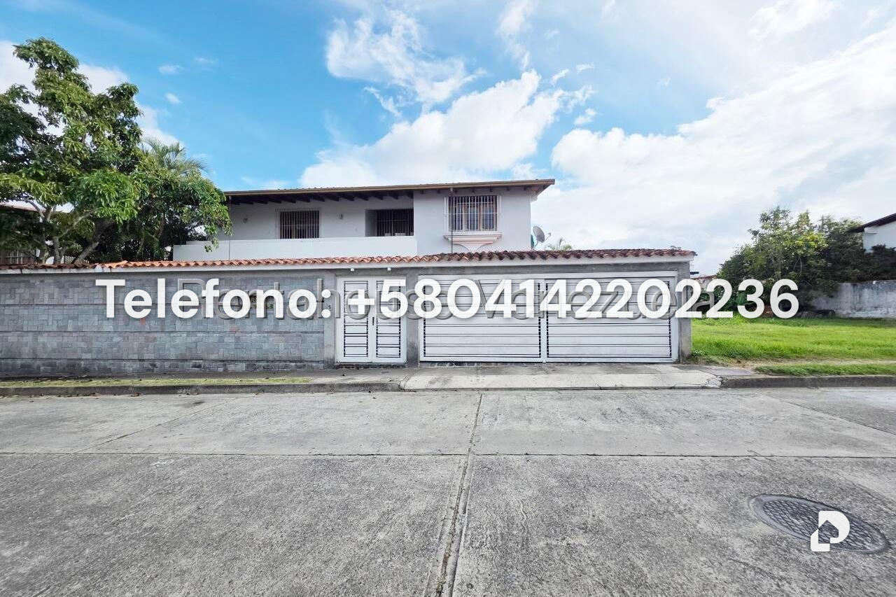 Casa en Lomas de La Lagunita, Caracas – 26