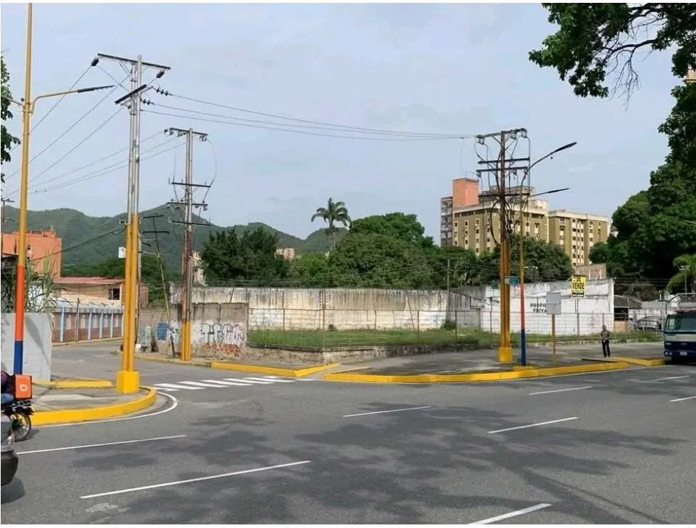 Terreno en Av. Bolívar Norte, Valencia - 1