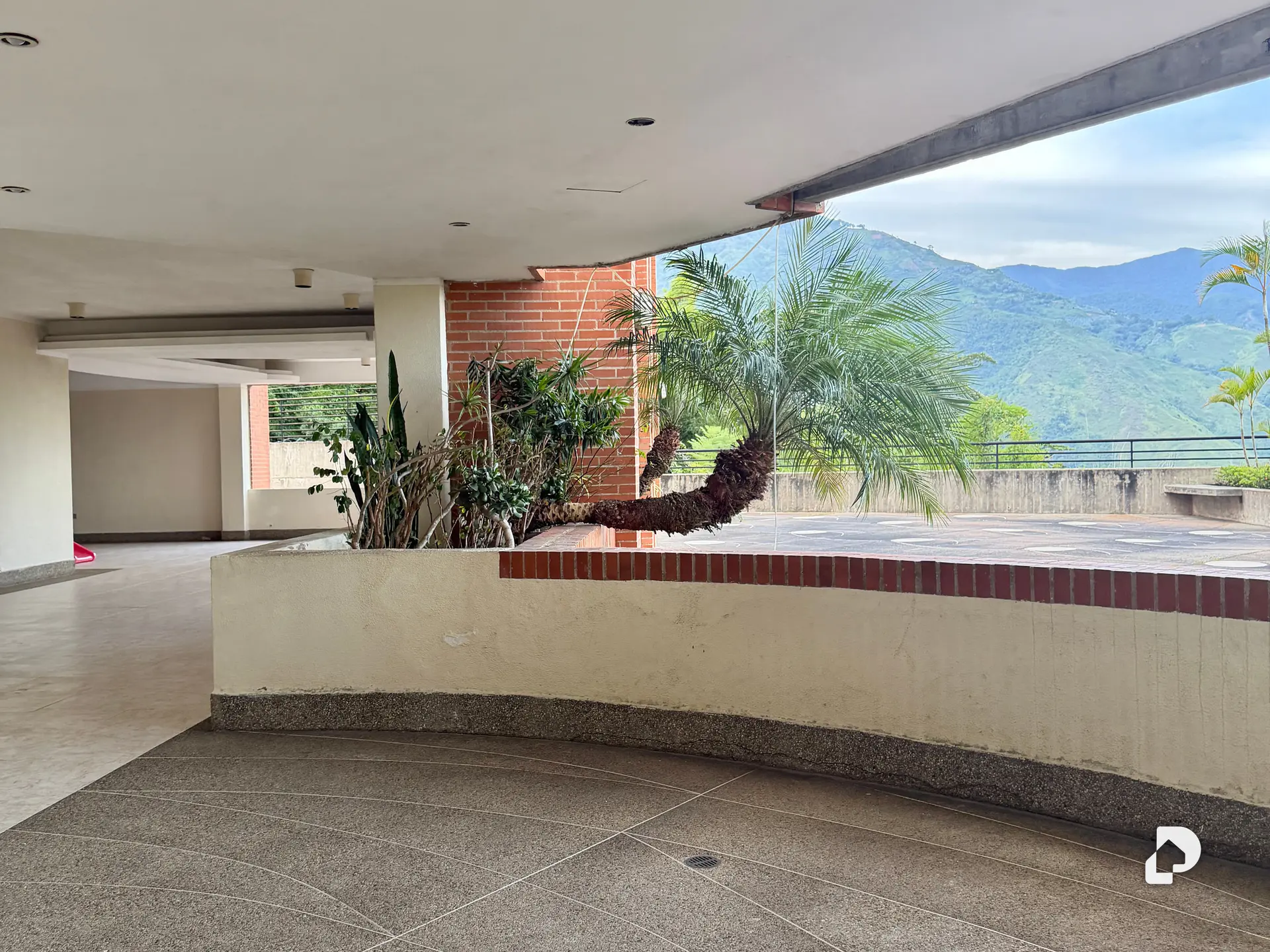 Apartamento en Urb. Miranda, Caracas – 28