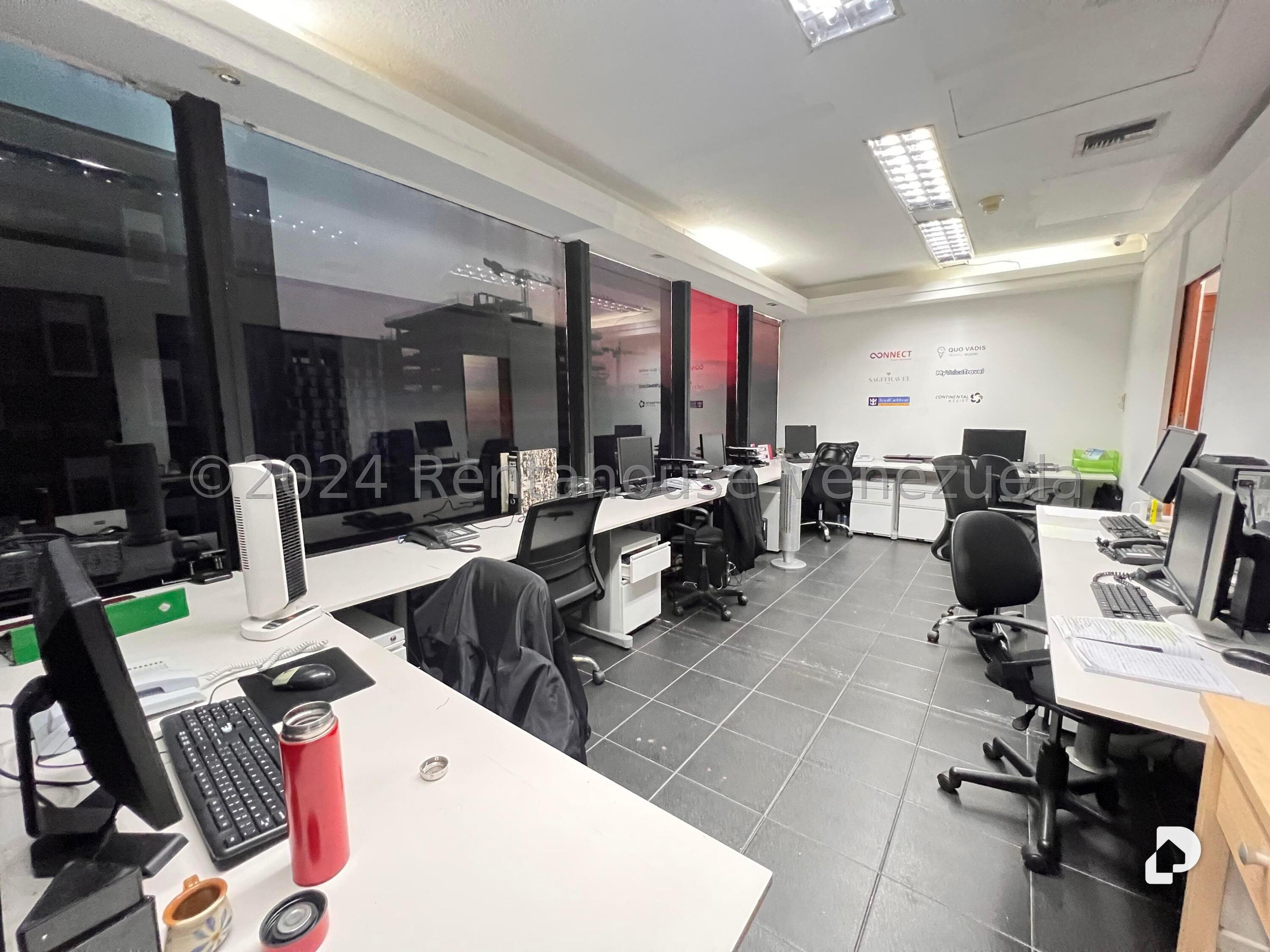 Oficina en La Castellana, Caracas – 15