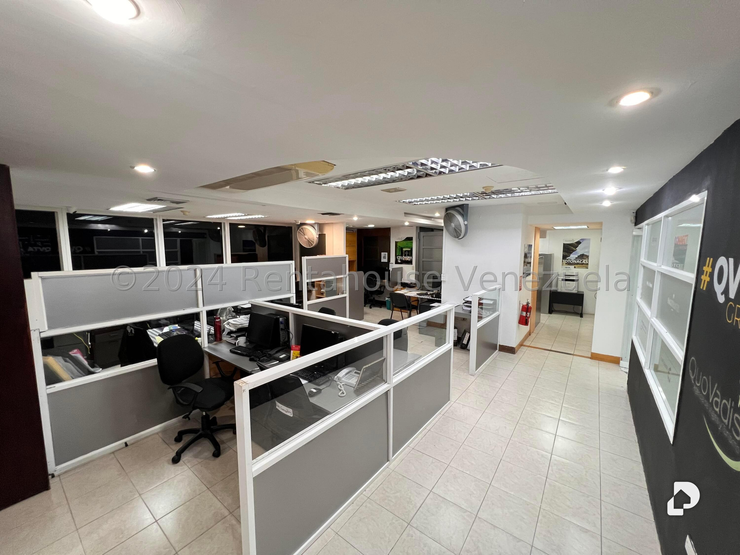 Oficina en La Castellana, Caracas – 24