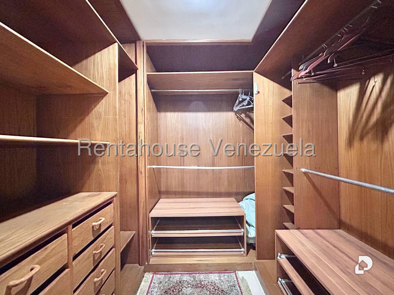Apartamento en Campo Alegre, Caracas – 28