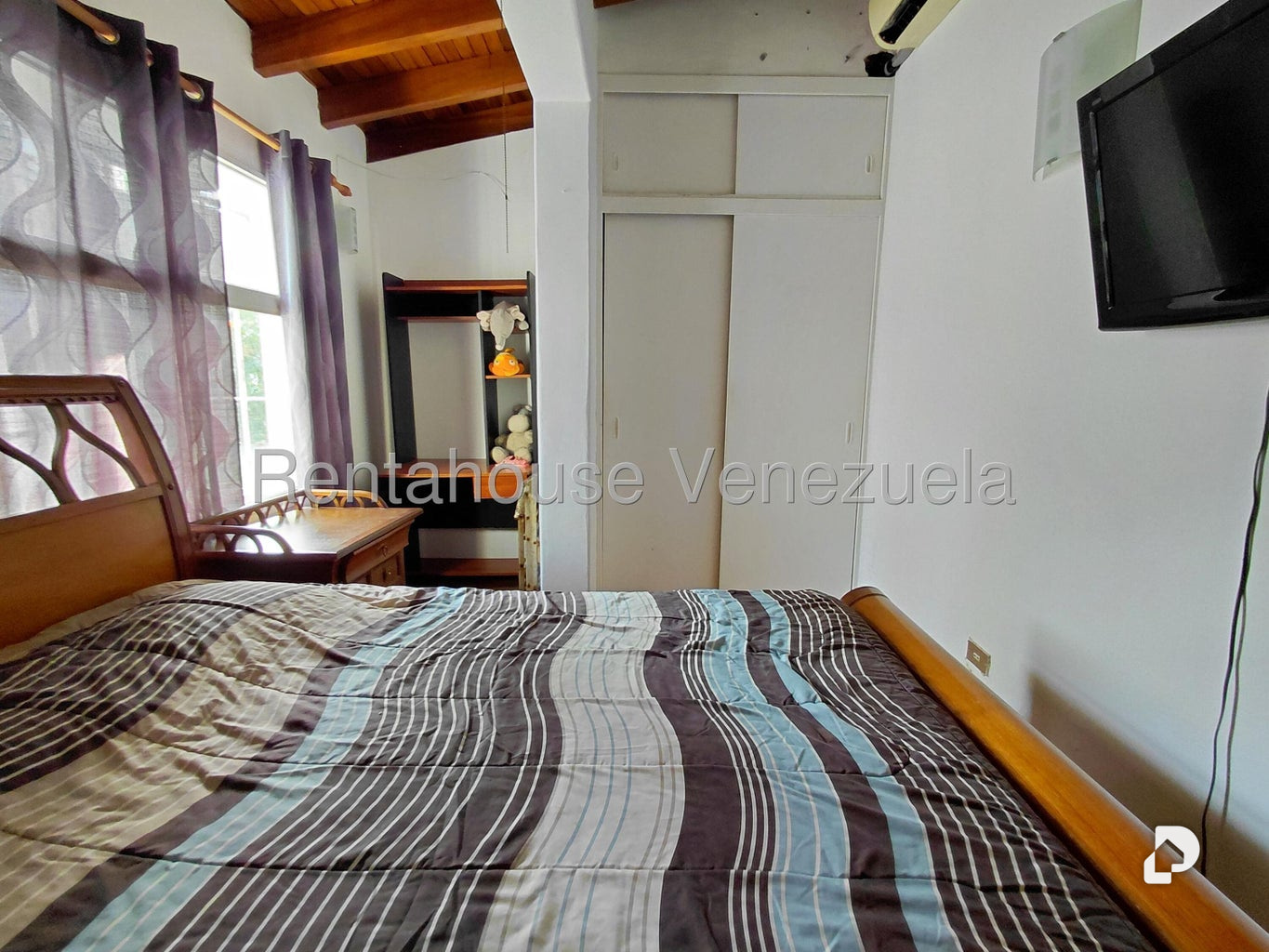 Casa en Lomas De La Trinidad, Caracas – 25