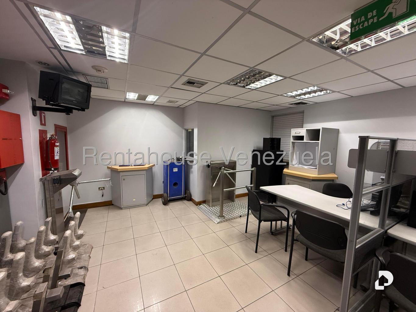 Local comercial en Los Dos Caminos, Caracas – 12