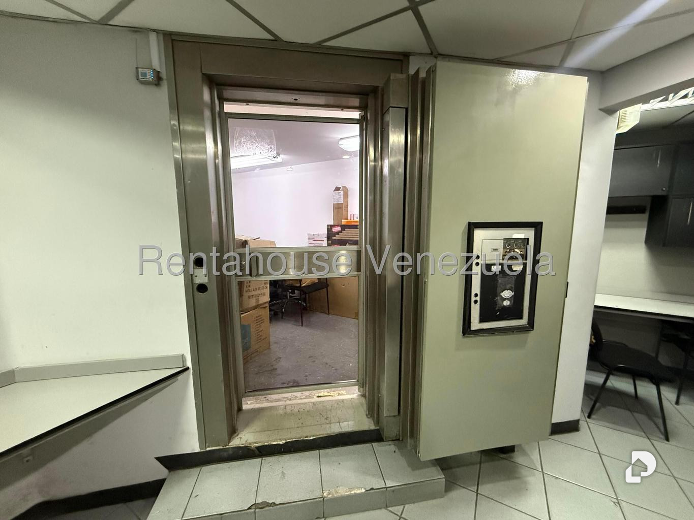 Local comercial en Los Dos Caminos, Caracas – 10