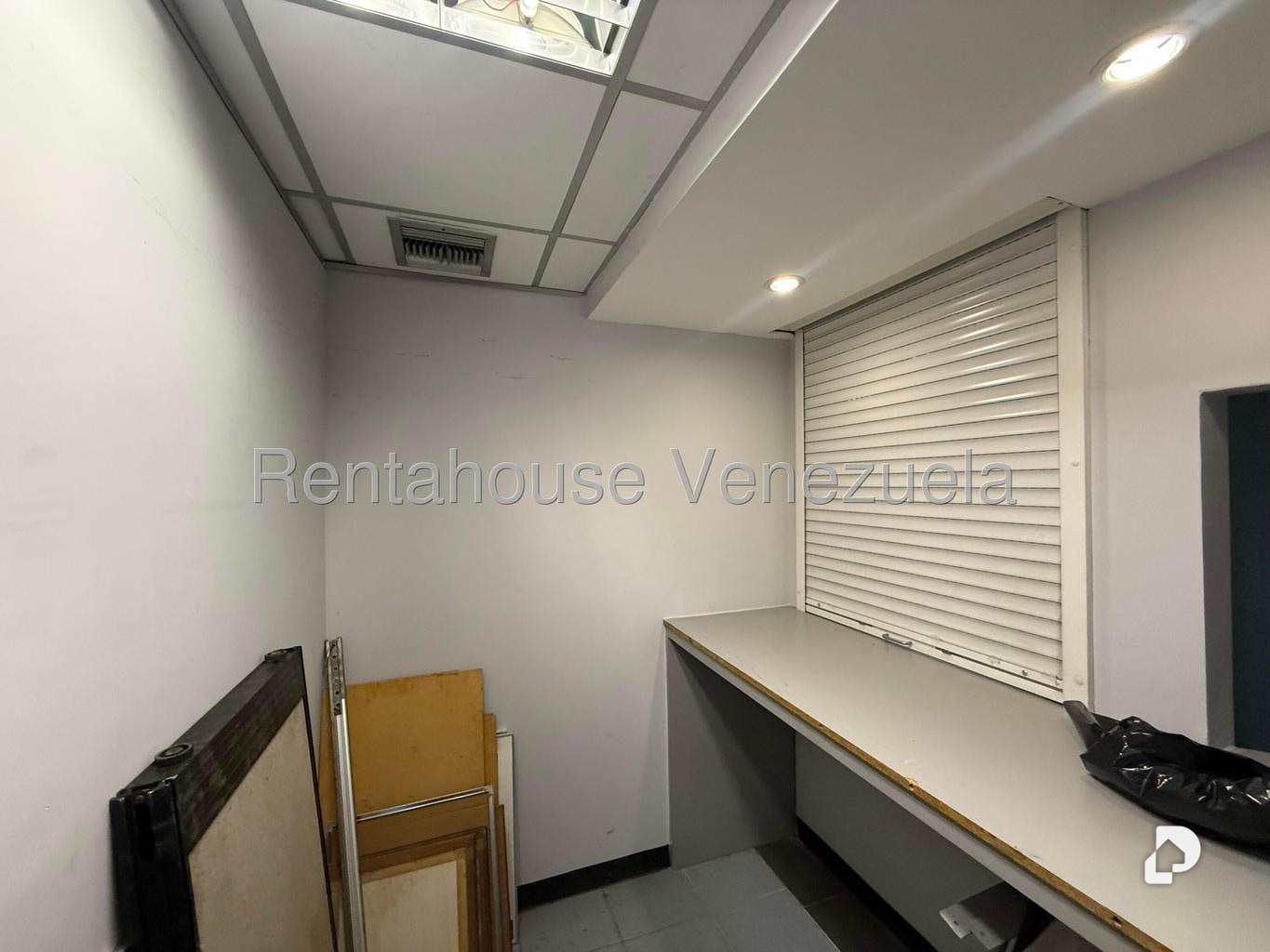 Local comercial en Los Dos Caminos, Caracas – 26