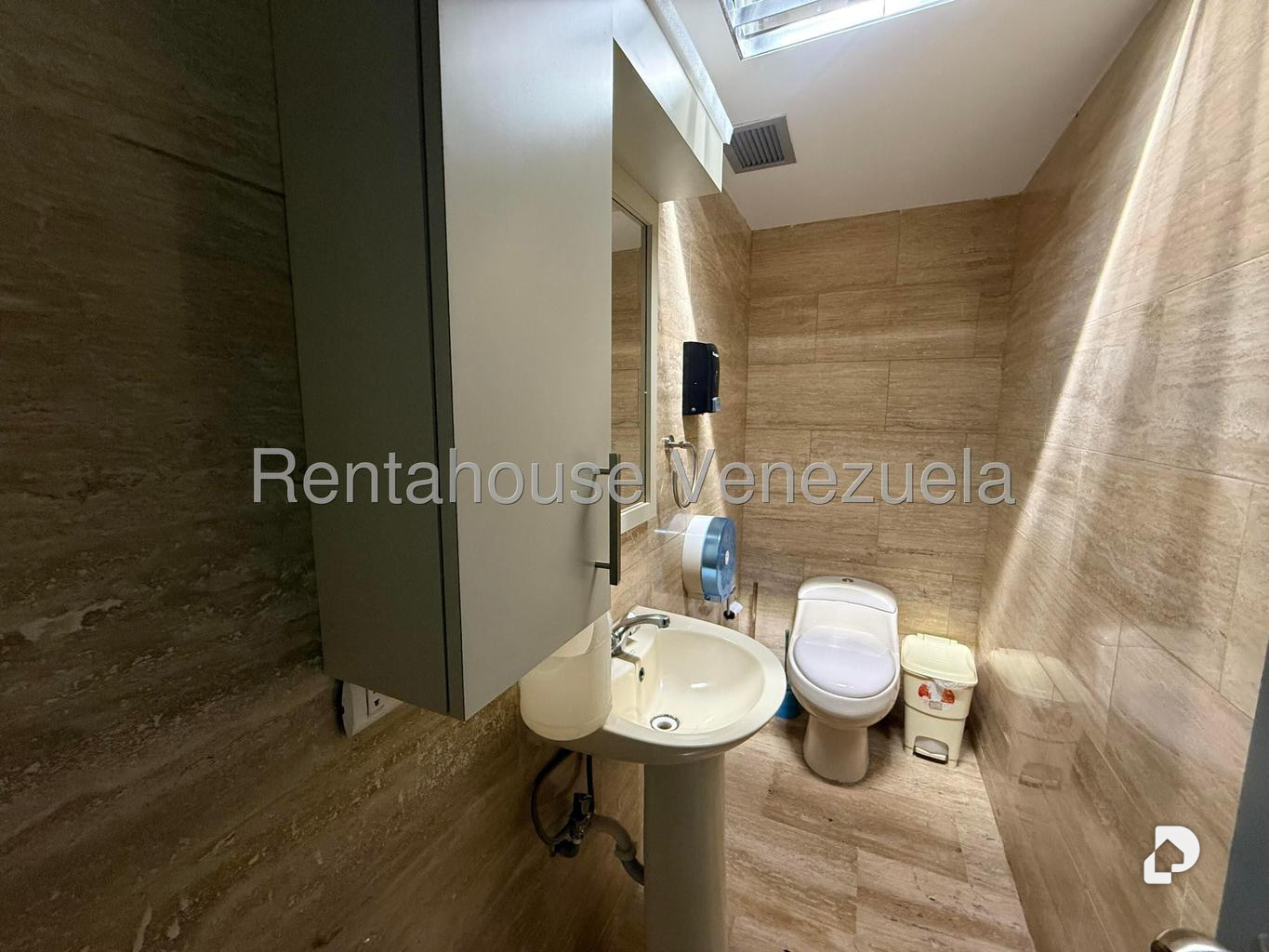 Local comercial en Los Dos Caminos, Caracas – 23
