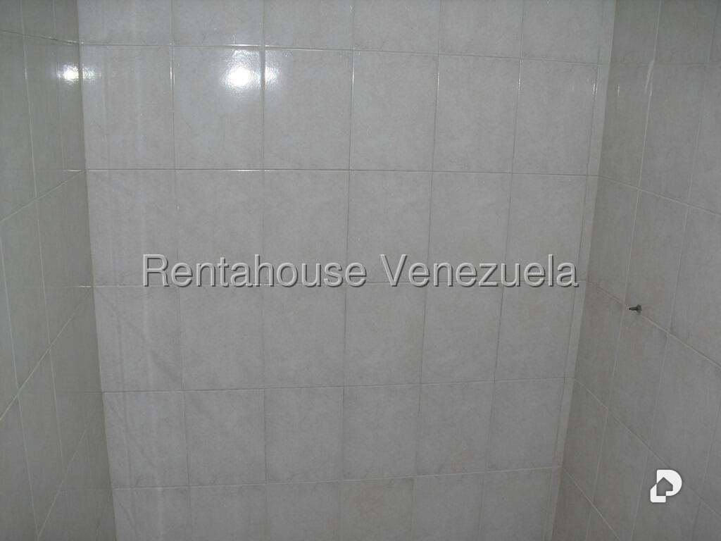 Local comercial en La Trinidad, Caracas – 9