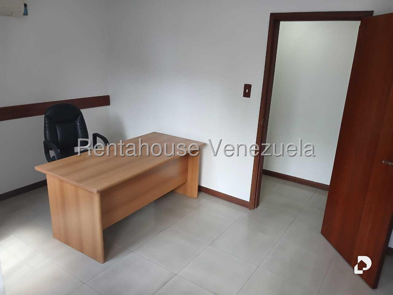 Oficina en Las Mercedes, Caracas – 13
