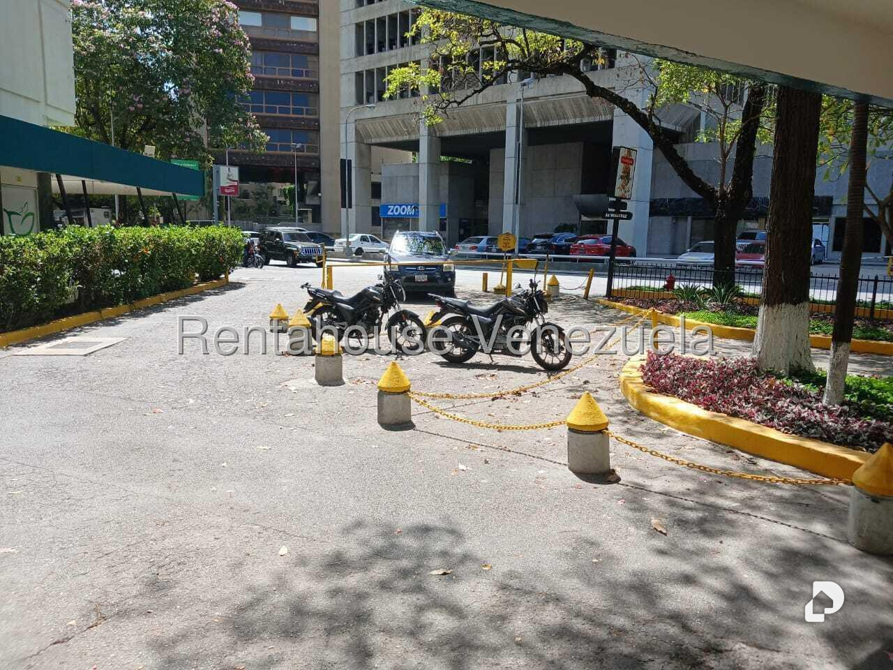 Oficina en Las Mercedes, Caracas – 24