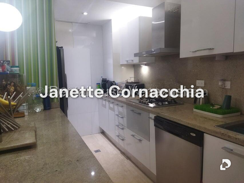 Apartment in Campo Alegre, Caracas – 11