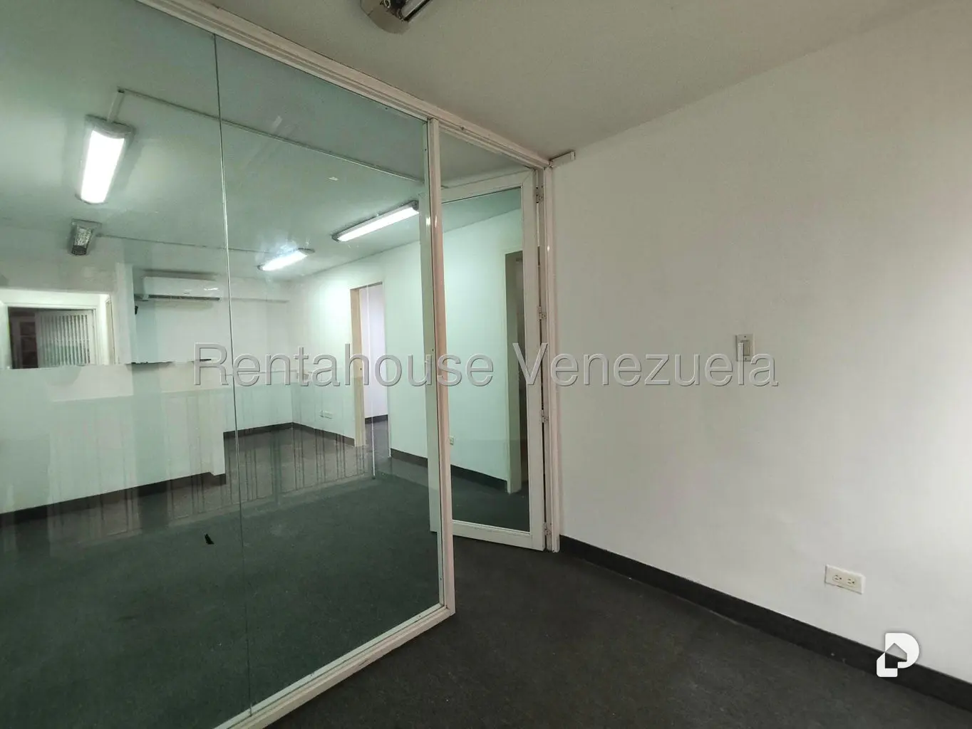 Oficina en Bello Campo, Caracas – 12