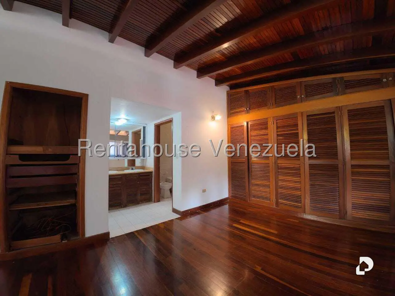 Casa en Oripoto, Caracas – 30