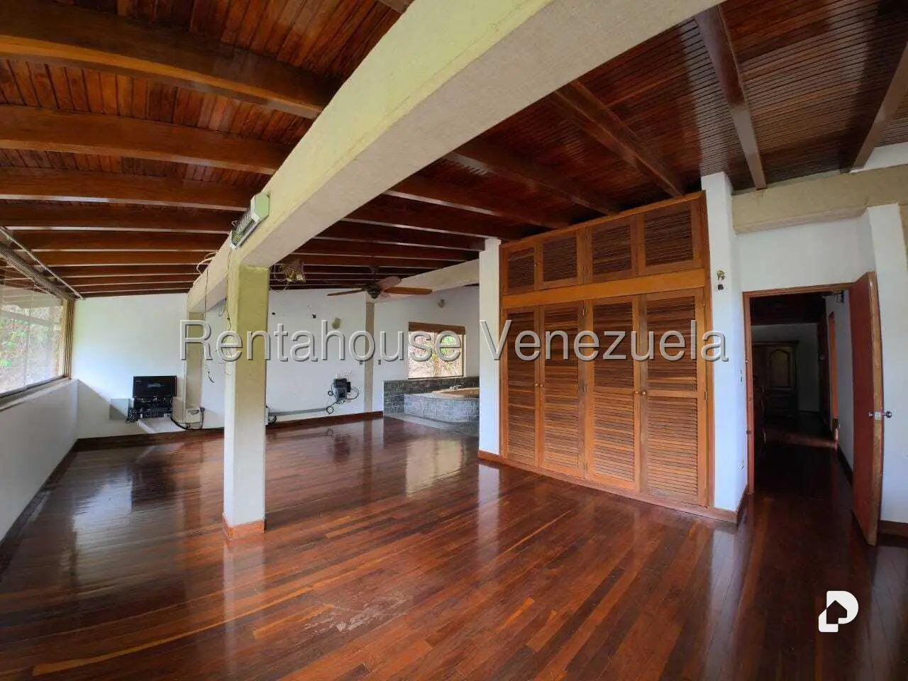 Casa en Oripoto, Caracas – 28