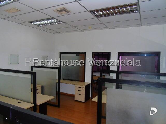 Office in Boleíta Norte, Caracas – 17
