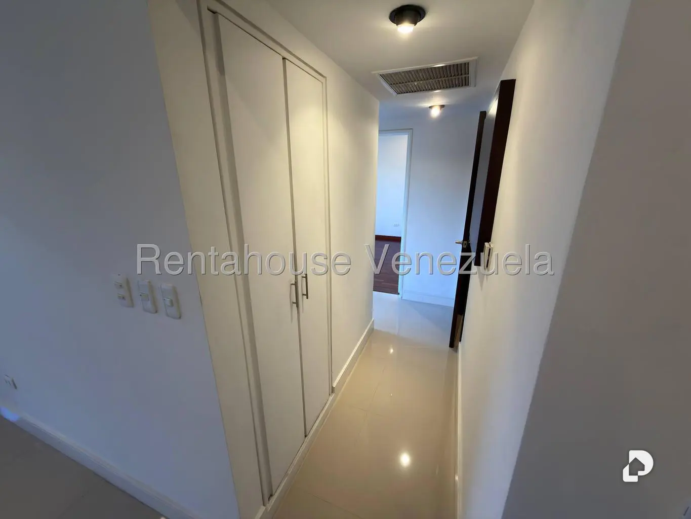 Apartamento en Los Naranjos de las Mercedes, Caracas – 12