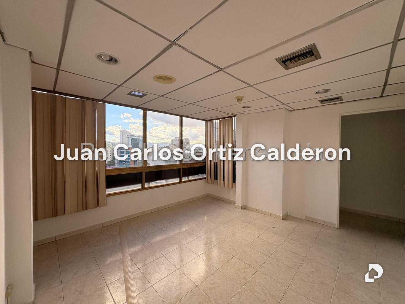 Oficina en Los Dos Caminos, Caracas – 8