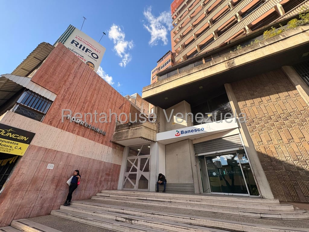 Oficina en Los Dos Caminos, Caracas - 1