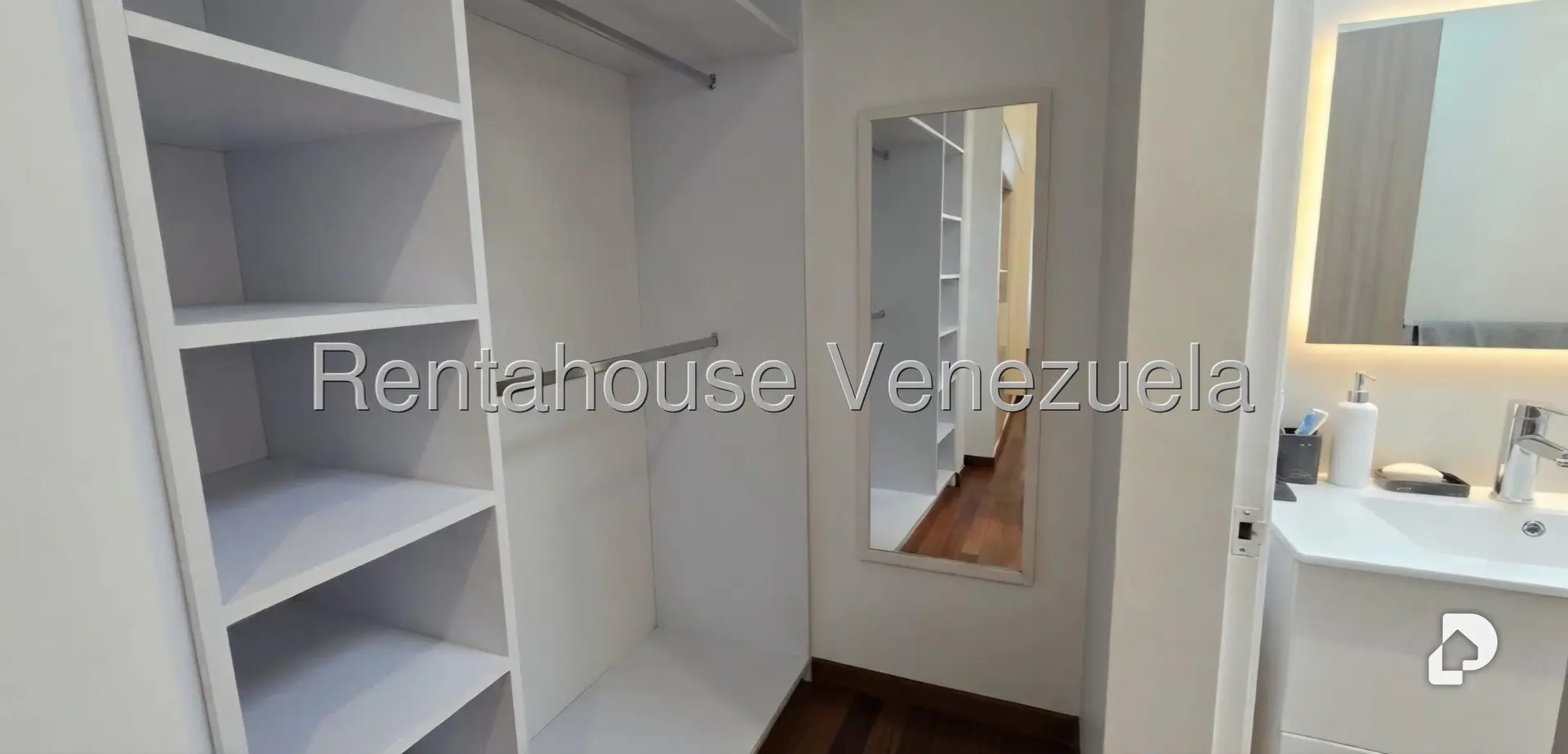 Casa en La Lagunita Country Club, Caracas – 23