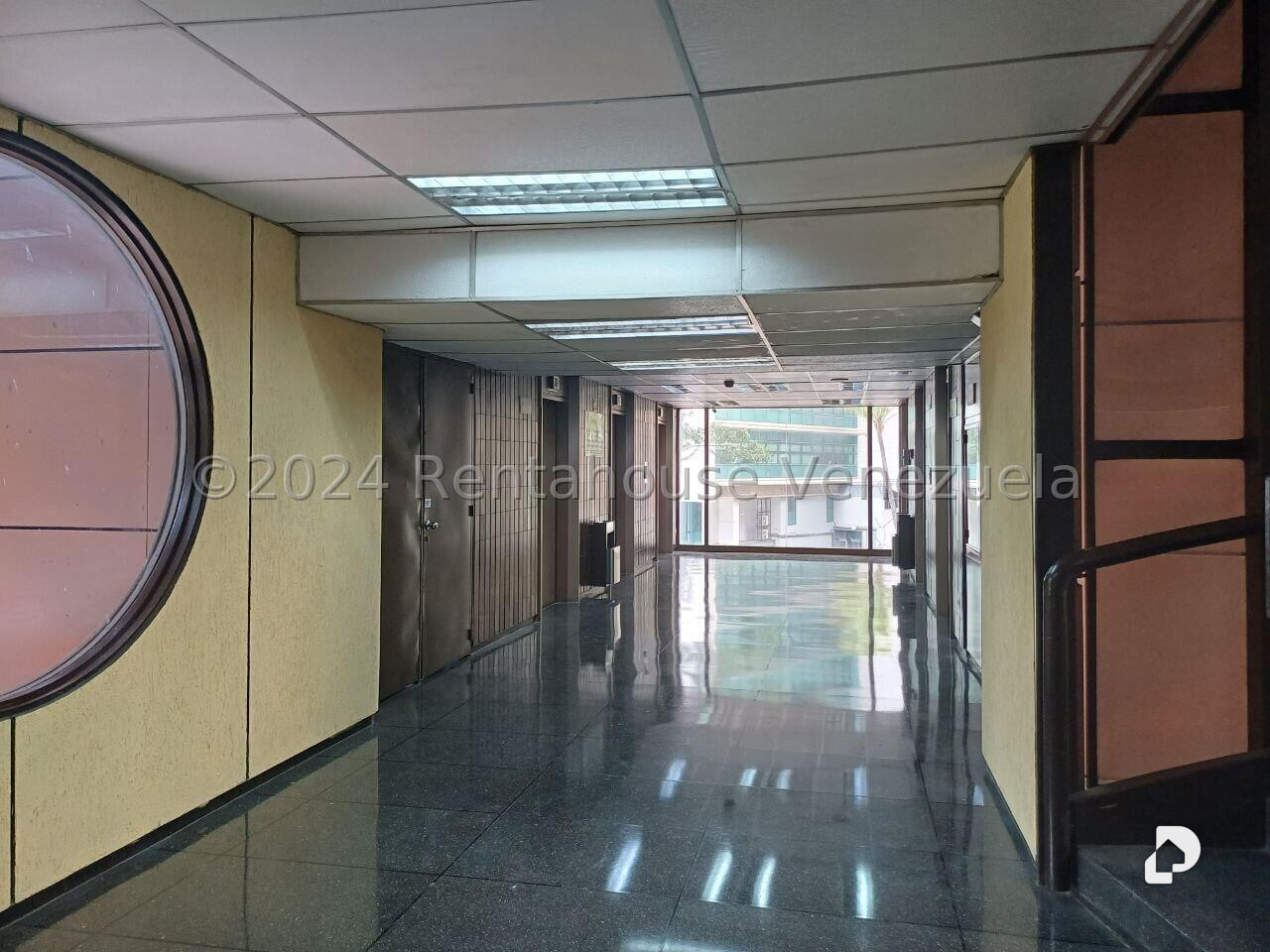 Oficina en Campo Alegre, Caracas – 11