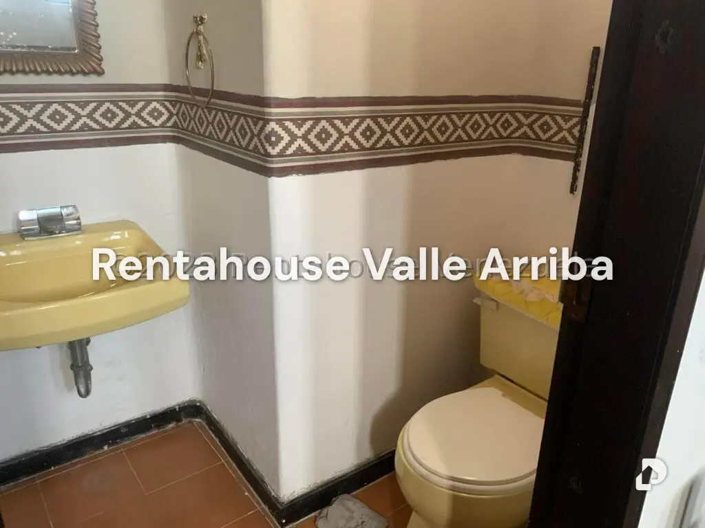 Casa en Cumbres de Curumo, Caracas – 28