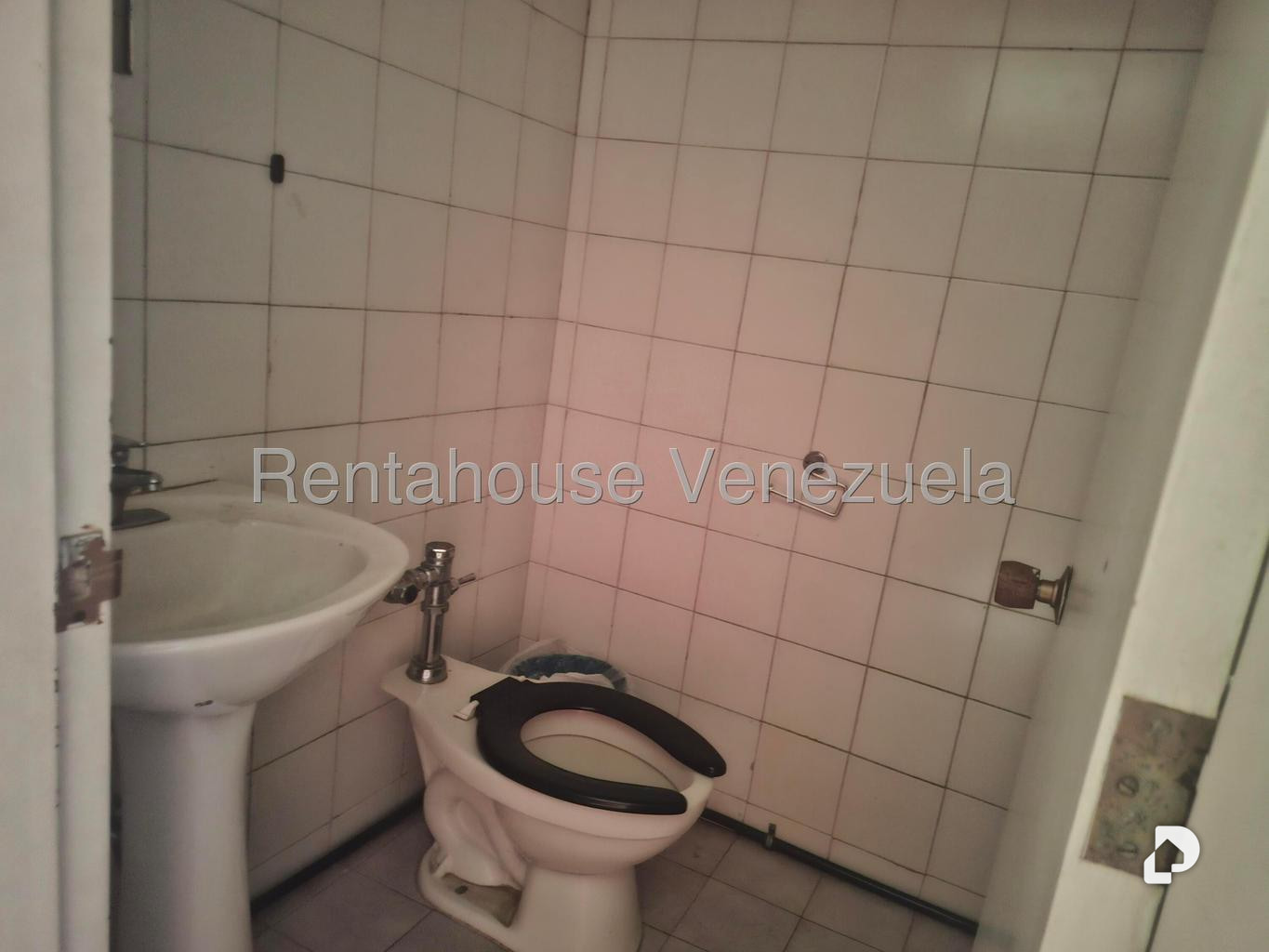 Local comercial en Santa Fe Norte, Caracas – 12