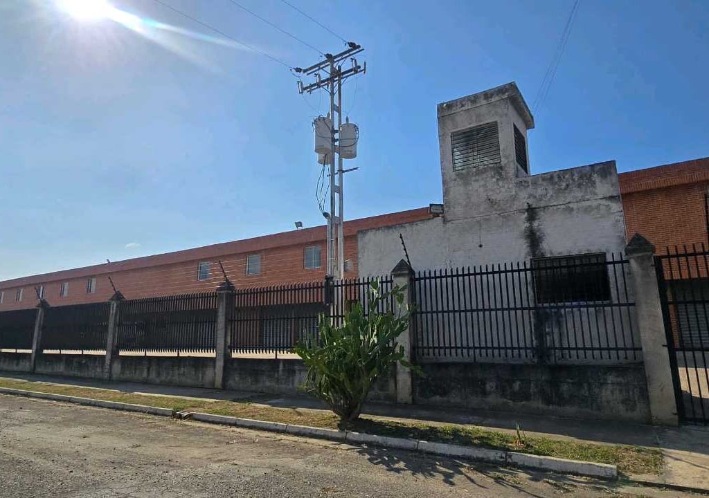 Oficina en Zona Ind. Carabobo, Valencia - 1