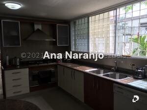 Casa en Prados del Este, Caracas – 9