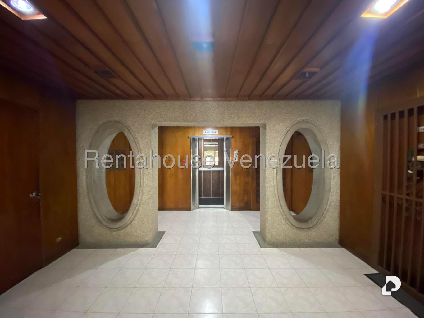 Apartamento en Los Palos Grandes, Caracas – 28