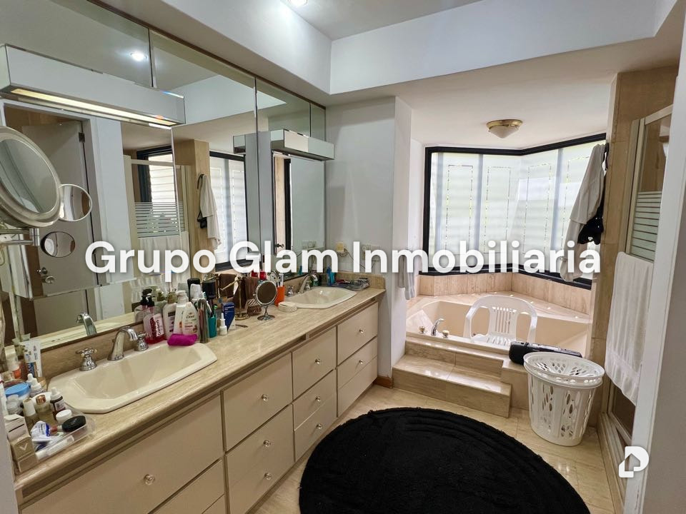 Apartamento en Los Palos Grandes, Caracas – 16