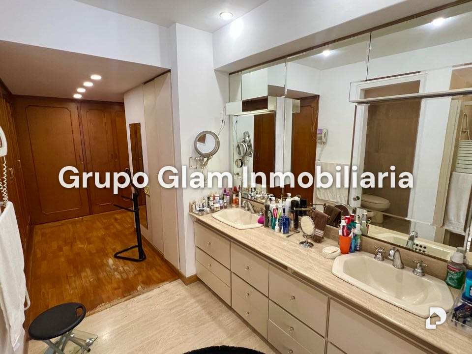 Apartamento en Los Palos Grandes, Caracas – 19