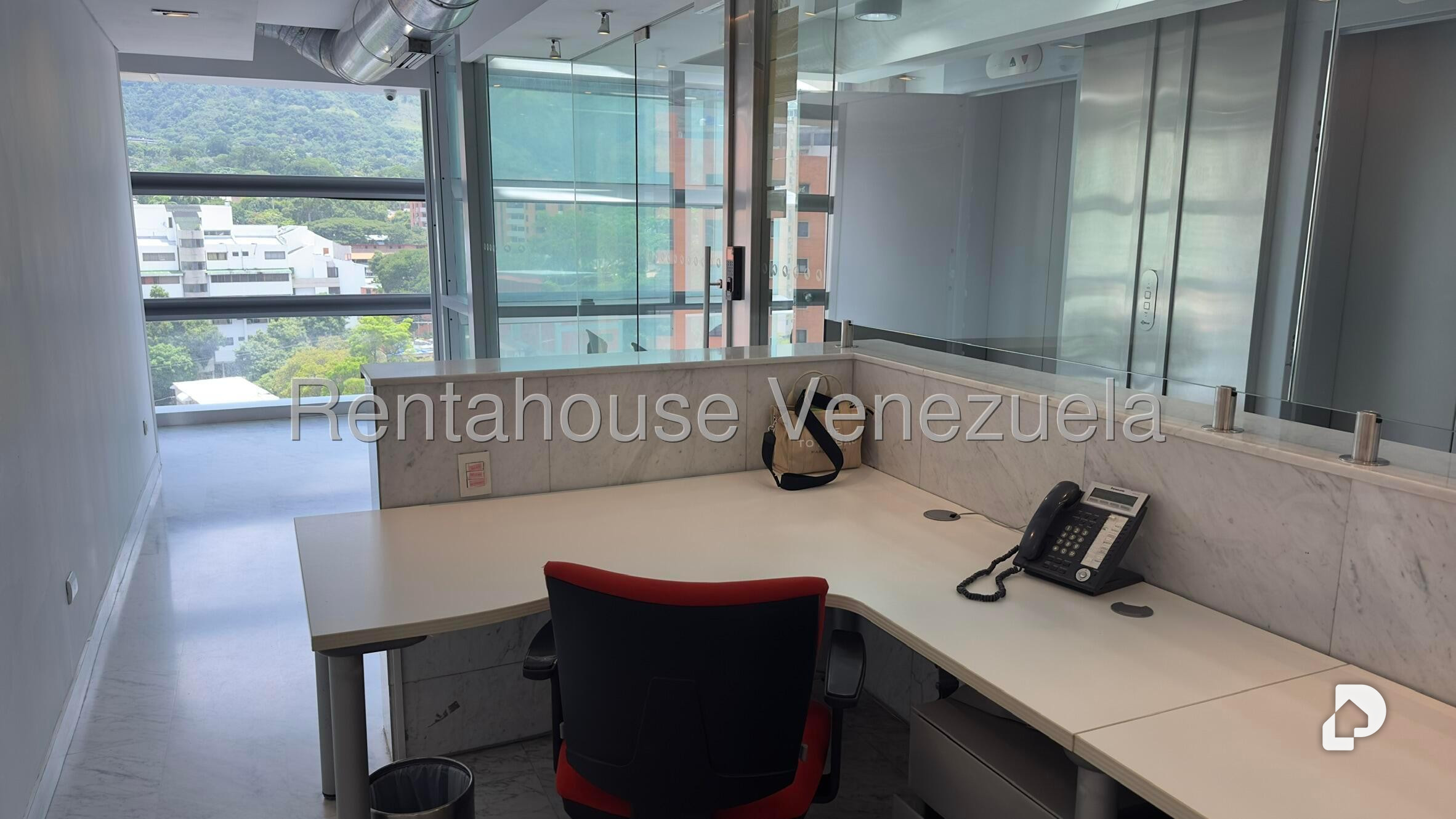 Local comercial en Los Dos Caminos, Caracas – 18