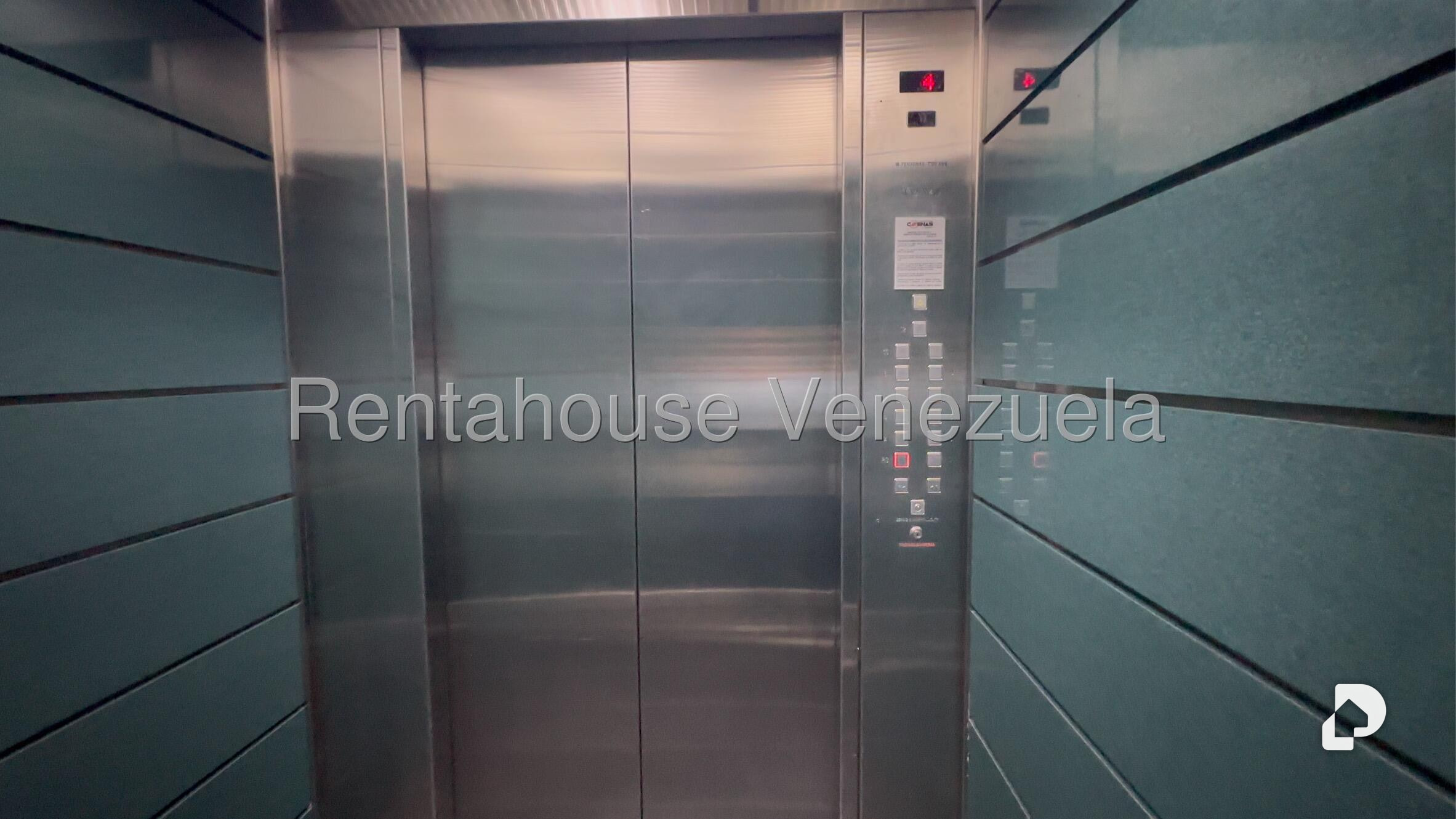 Local comercial en Los Dos Caminos, Caracas – 26