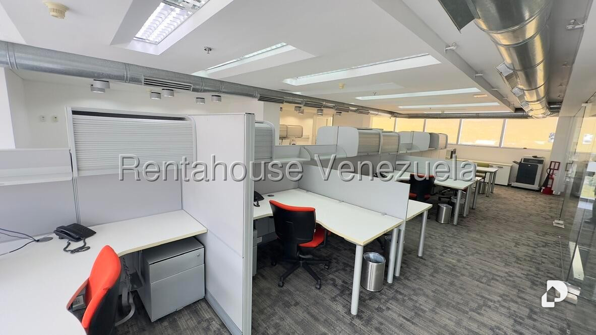 Local comercial en Los Dos Caminos, Caracas – 11