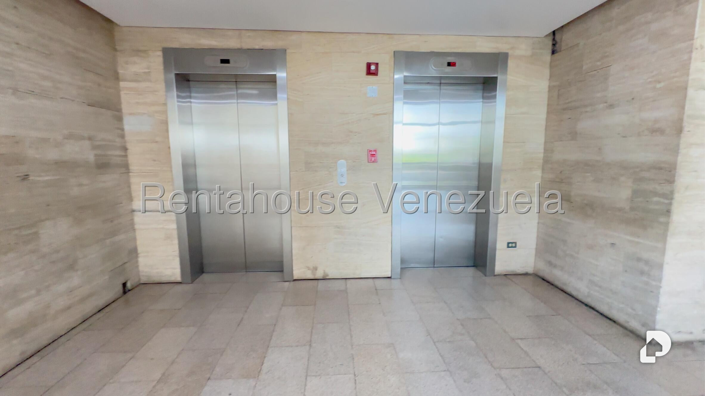 Local comercial en Los Dos Caminos, Caracas – 25