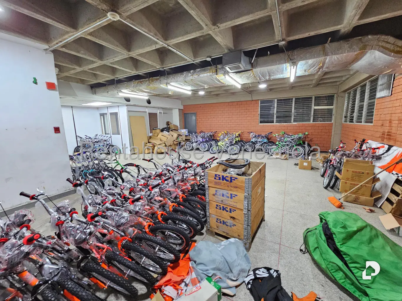 Local comercial en La Urbina, Caracas – 8