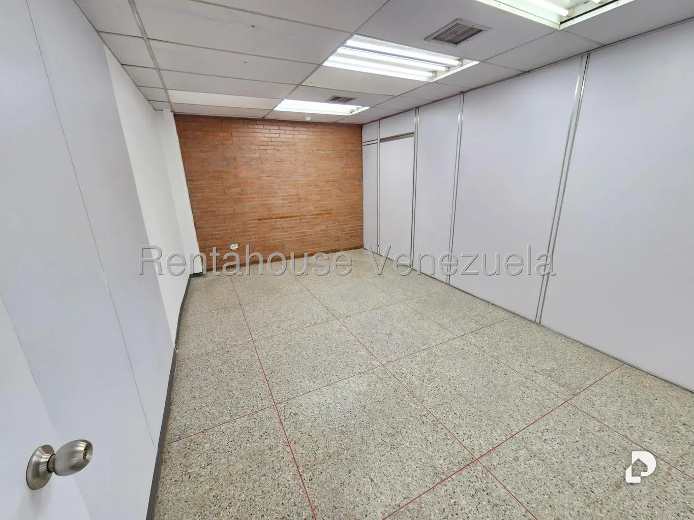 Local comercial en La Urbina, Caracas – 4