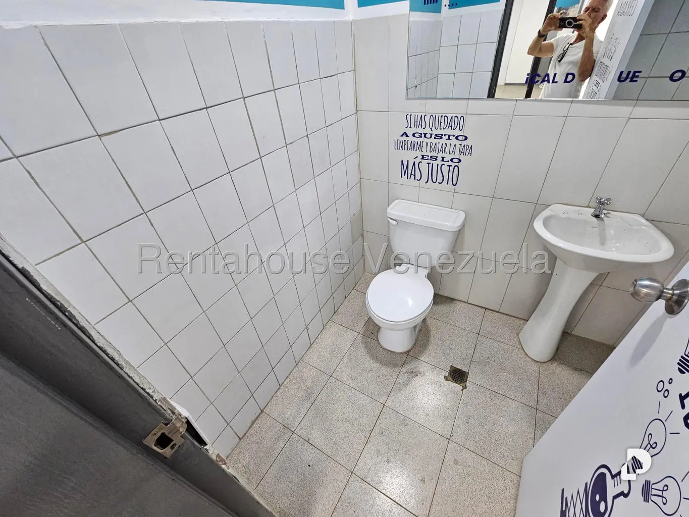 Local comercial en La Urbina, Caracas – 11