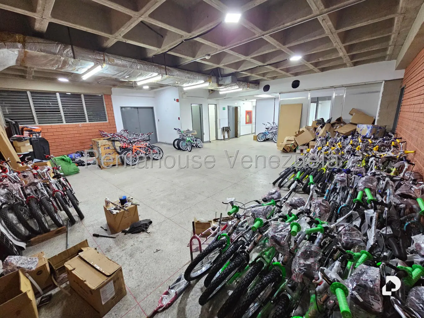 Local comercial en La Urbina, Caracas – 6