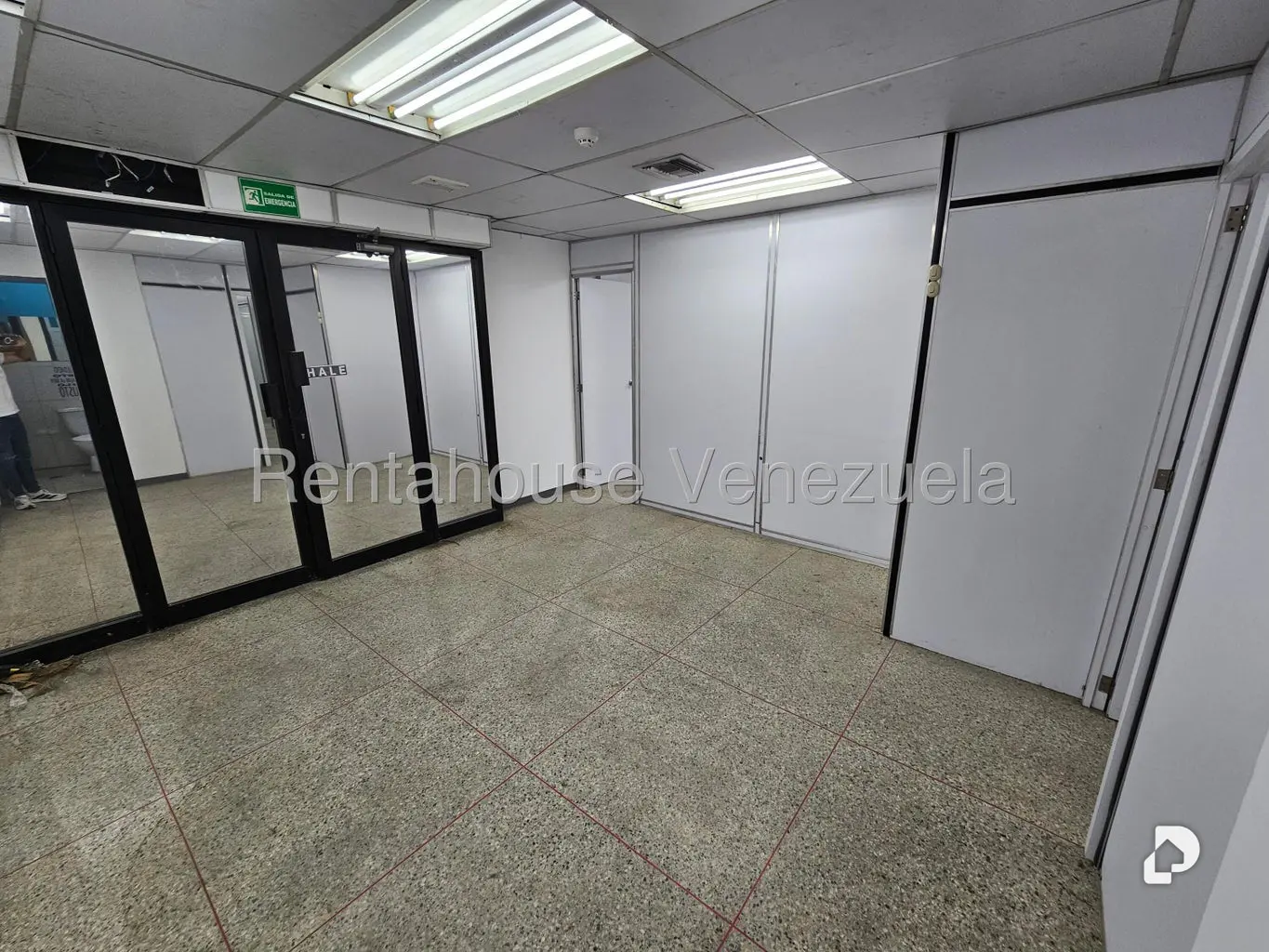 Local comercial en La Urbina, Caracas – 3