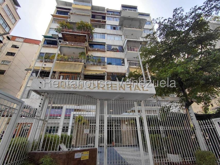 Apartamento en Los Palos Grandes, Caracas - 1