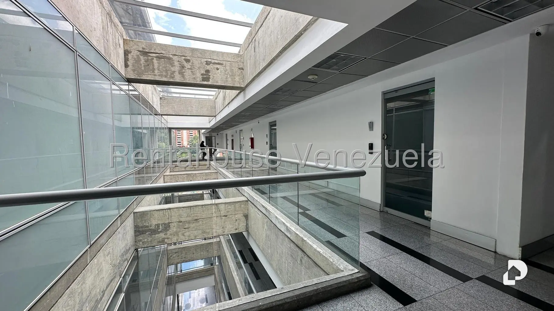 Local comercial en La Boyera, Caracas – 3