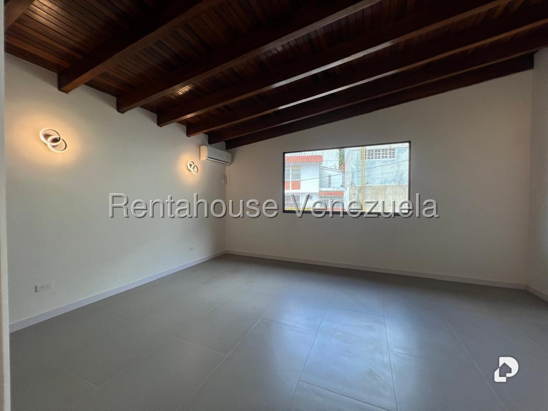 Casa en Los Palos Grandes, Caracas – 11