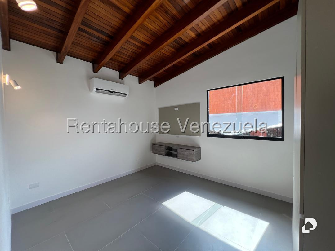 Casa en Los Palos Grandes, Caracas – 28