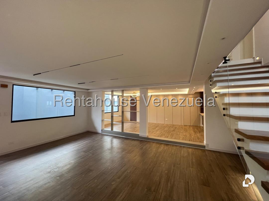 Casa en Los Palos Grandes, Caracas – 25