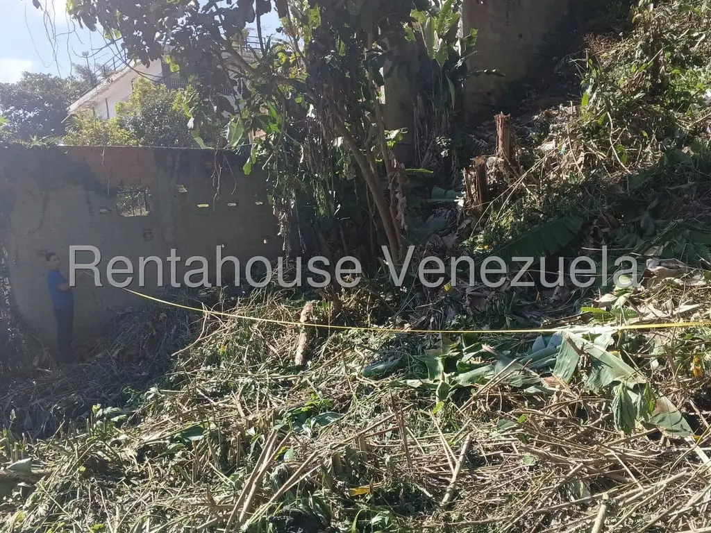 Land in Hoyo de la Puerta, Caracas - 1