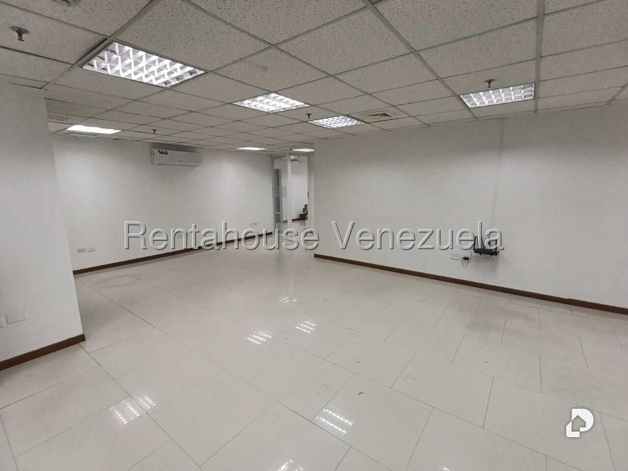 Office in El Bosque, Caracas – 13