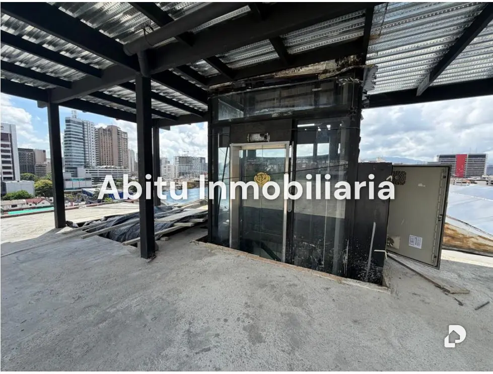 Local comercial en La Castellana, Caracas – 4