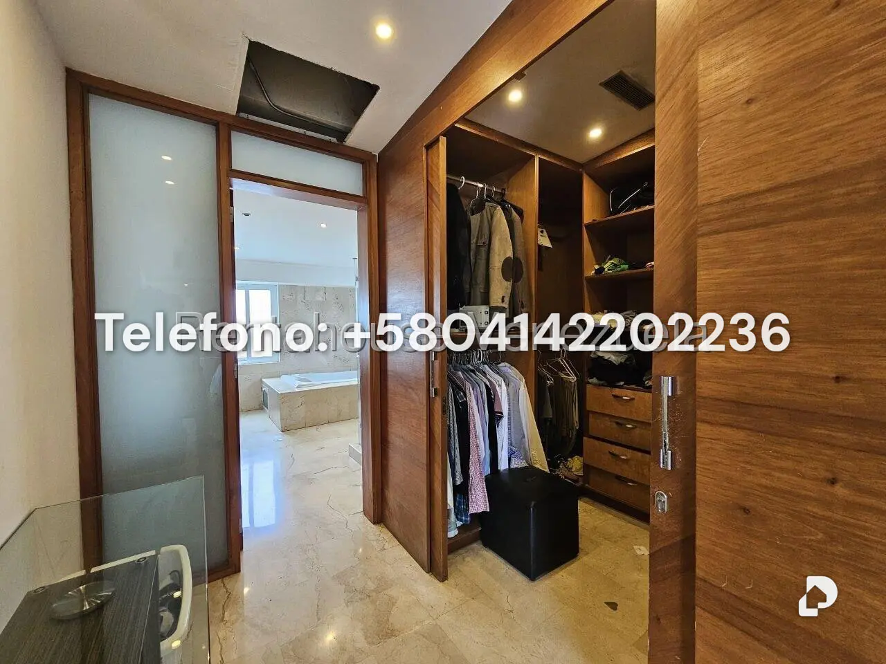 Casa en Lomas de La Lagunita, Caracas – 54