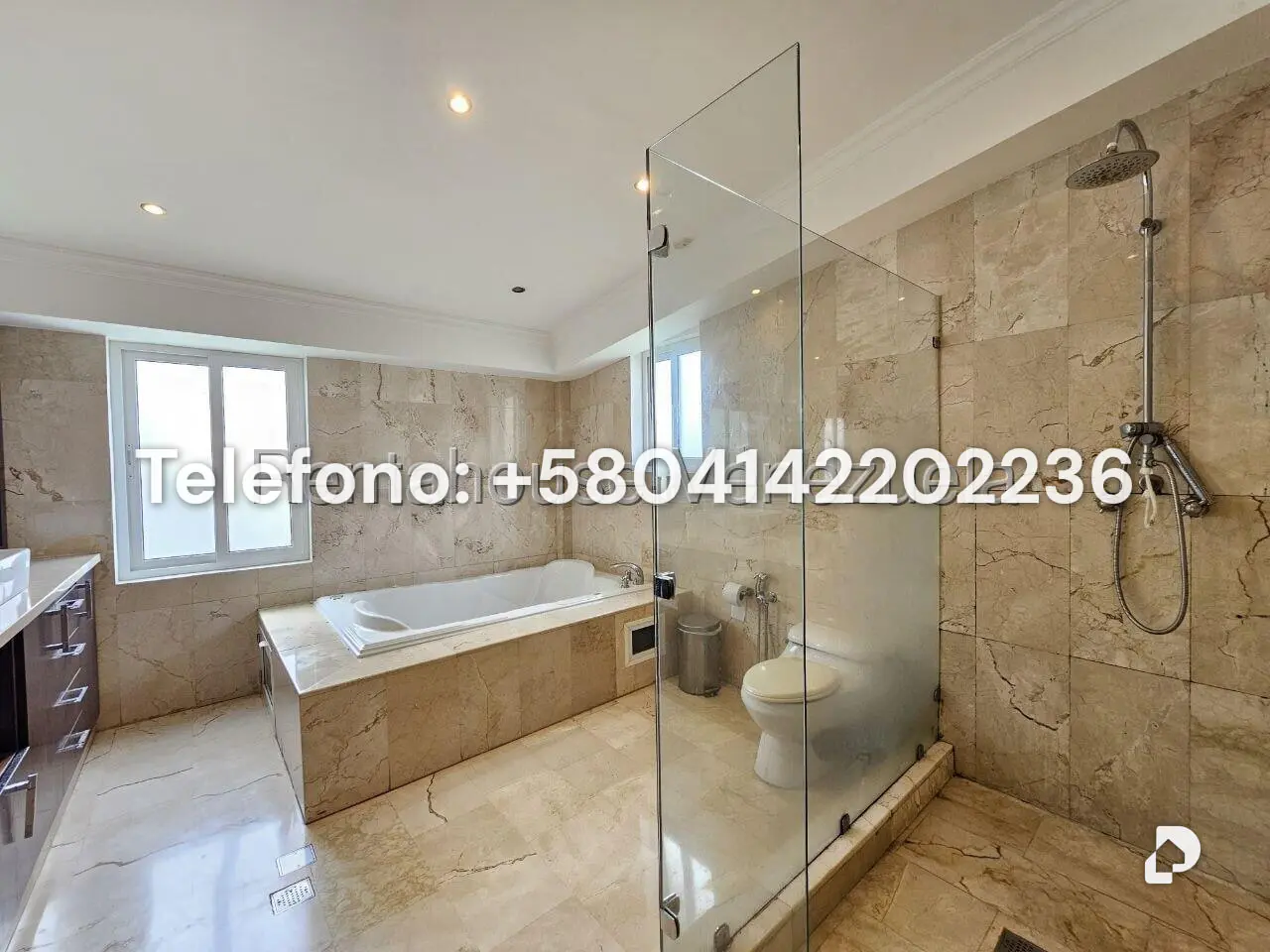 Casa en Lomas de La Lagunita, Caracas – 55